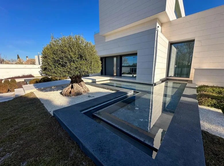 7 bedroom house  Madrid, Spain