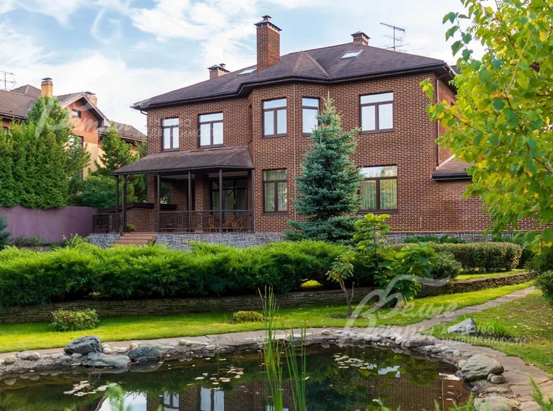 Casa 8 habitaciones 689 m² Naro Fominskij gorodskoj okrug, Rusia