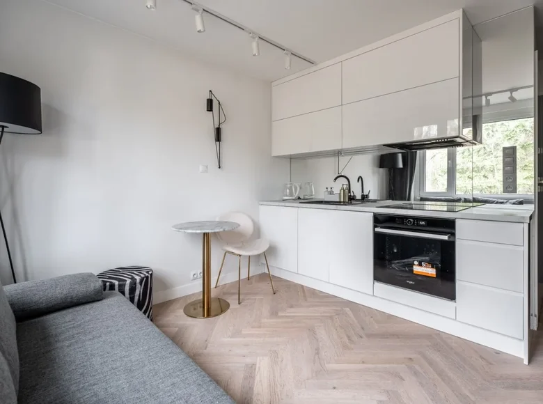 Коммерческое помещение 17 м² Варшава, Польша