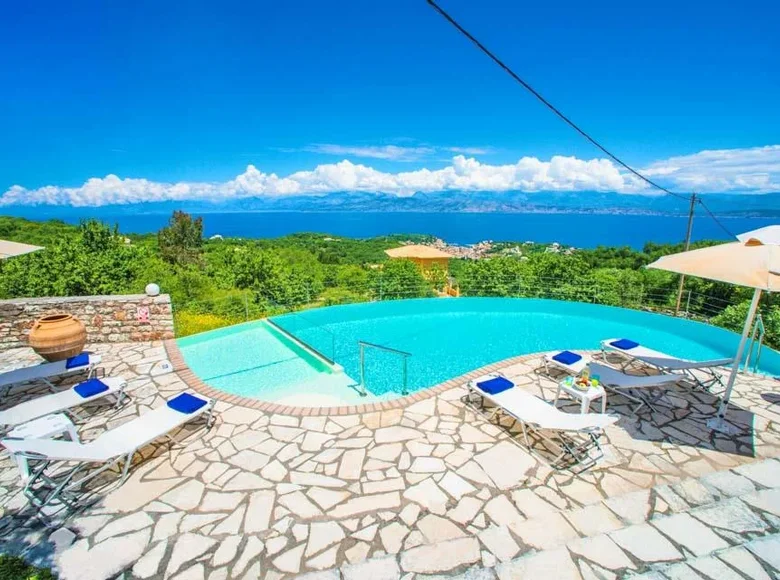 3 bedroom villa 240 m² Kassiopi, Greece