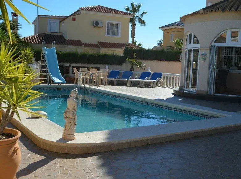 4-Schlafzimmer-Villa 175 m² Orihuela, Spanien