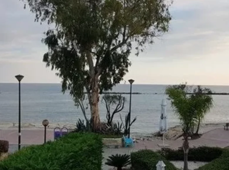 Shop 100 m² in Limassol, Cyprus