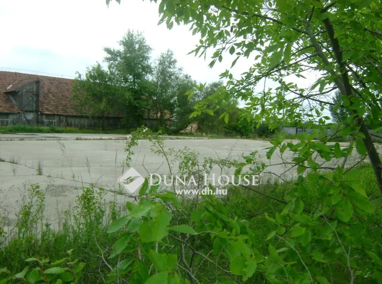Land 2 975 m² Erd, Hungary
