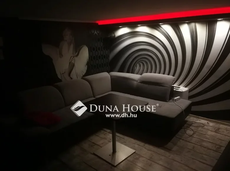 Commercial property 124 m² in Budapest, Hungary