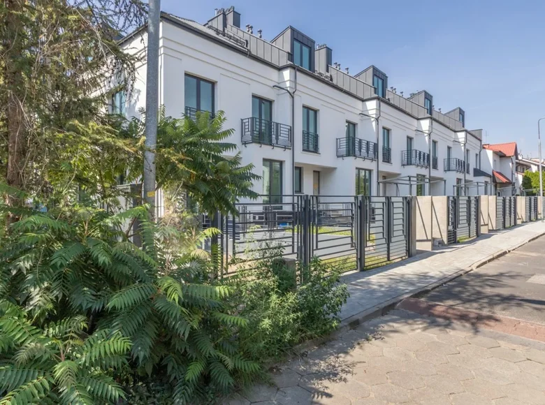 7 room house 307 m² in Warsaw, Poland