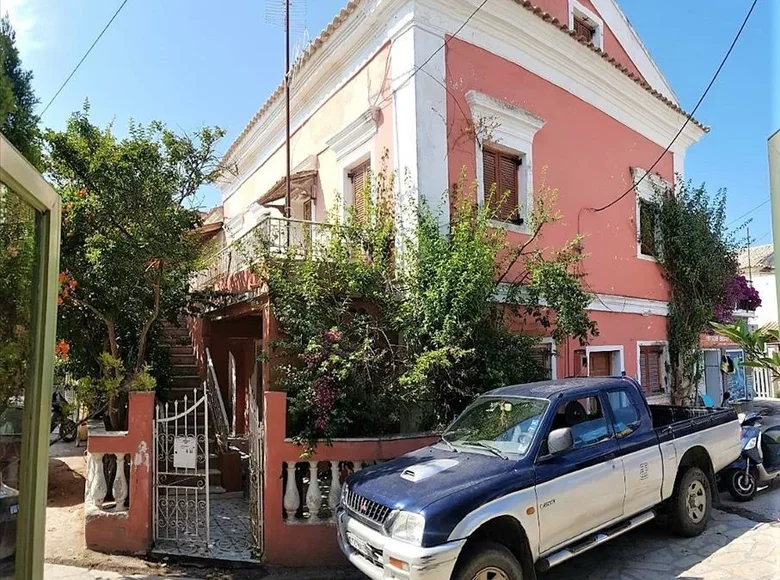 4 bedroom Villa 290 m² Mesongi, Greece