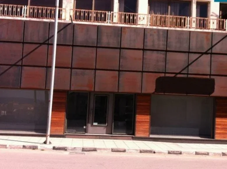 Tienda 137 m² en Pafos, Chipre