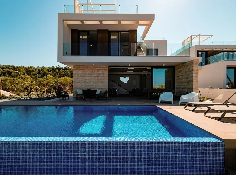 Villa de 4 dormitorios 150 m² Paralimni, Chipre