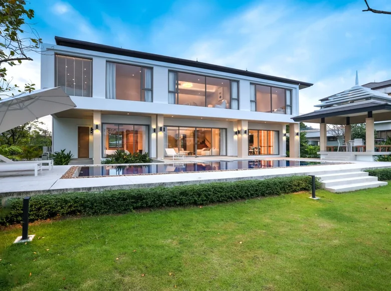 4 bedroom Villa 878 m² Choeng Thale, Thailand