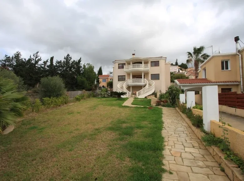 4 bedroom house 450 m² Chloraka, Cyprus