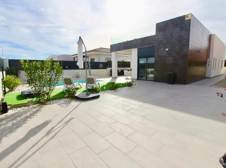 Дом 4 комнаты  el Pinos Pinoso, Испания