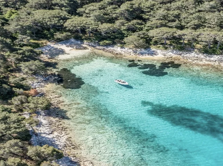 Land  Malo Grablje, Croatia