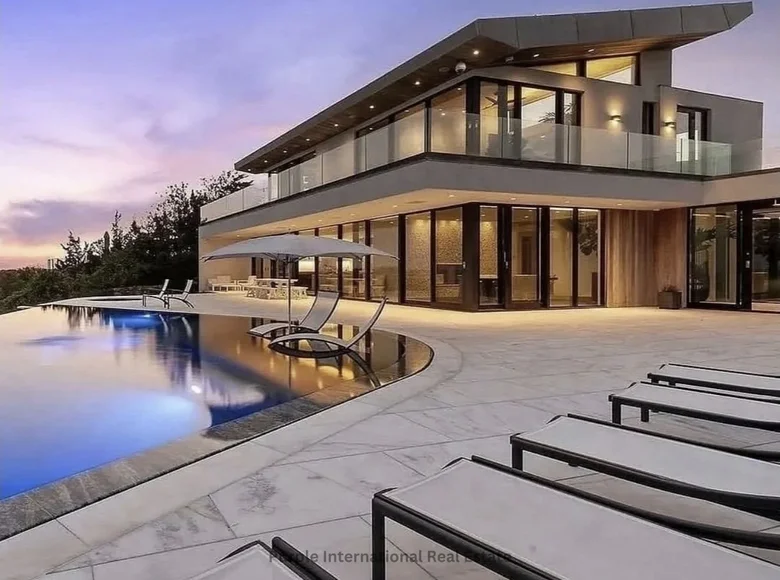 5-Schlafzimmer-Villa 450 m² Kouklia, Zypern