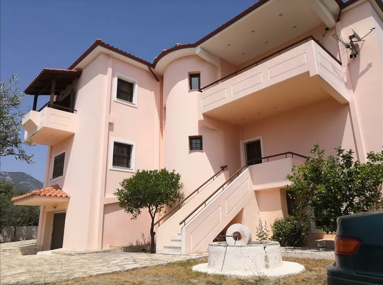 Villa de 4 dormitorios 376 m² Loutraki Perachora Agioi Theodoroi Municipality, Grecia