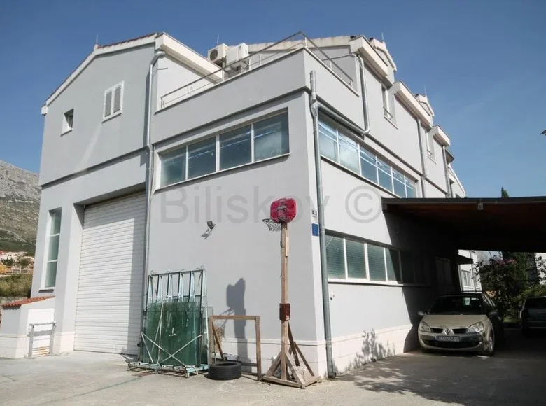 6 room house 630 m² Kastel Gomilica, Croatia