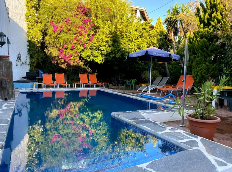 Hotel 123 799 m² in Juzcar, Spain