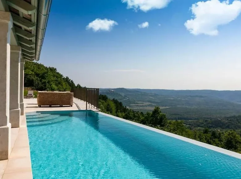 Villa de tres dormitorios 200 m² Opcina Oprtalj, Croacia