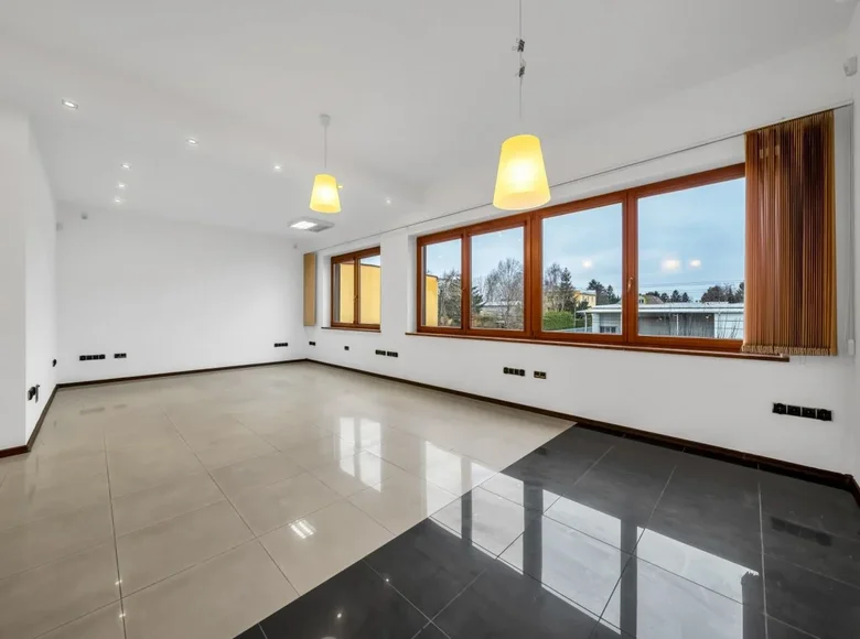 Коммерческое помещение 4 комнаты 150 м² в Варшаве, Польша