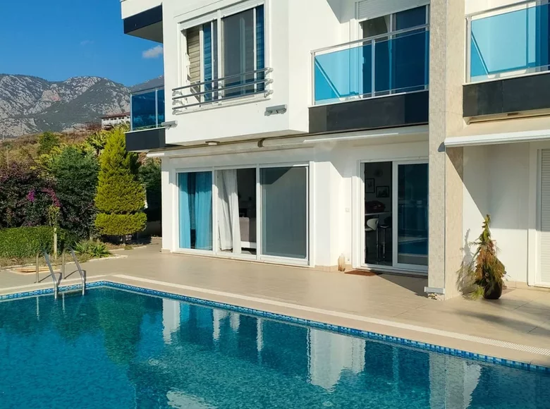 Villa de 5 habitaciones 190 m² en Alanya, Turquía