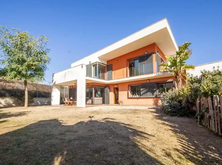 Townhouse 5 bedrooms 351 m² Mataro, Spain