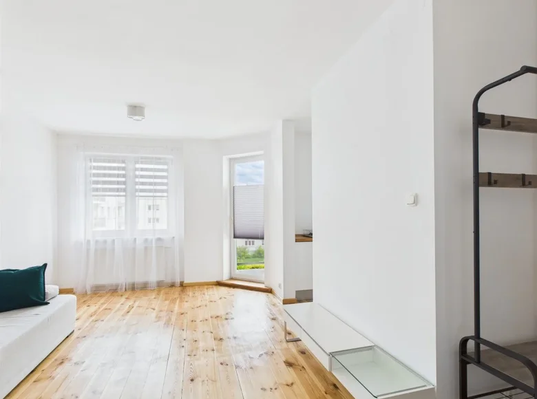 2 room apartment 46 m² in Warsaw, Poland