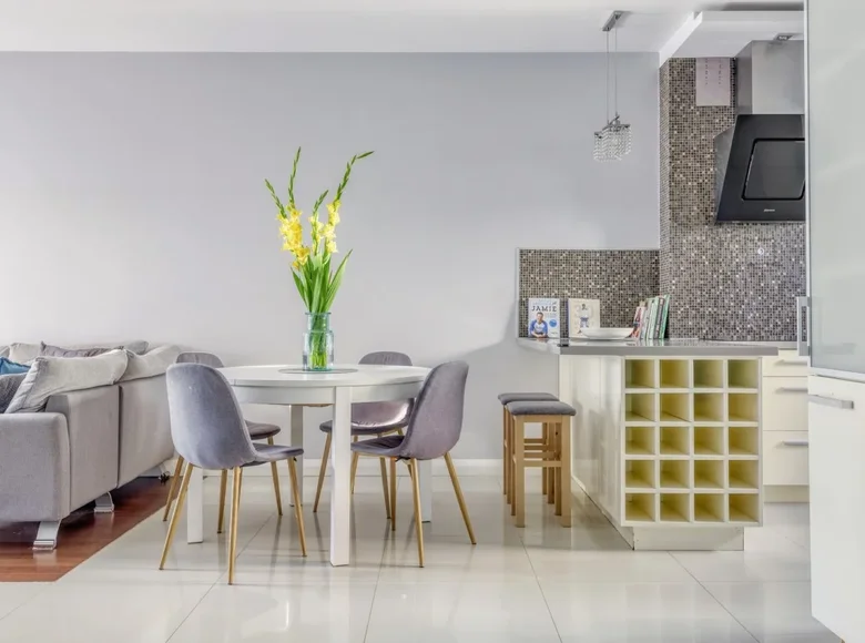 3 room apartment 75 m² in Warsaw, Poland