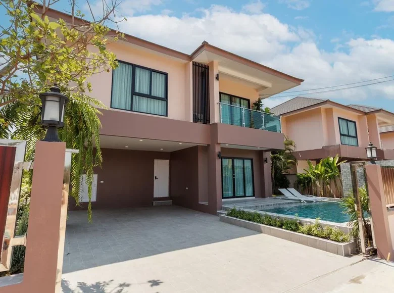Villa de tres dormitorios 220 m² Huai Yai, Tailandia