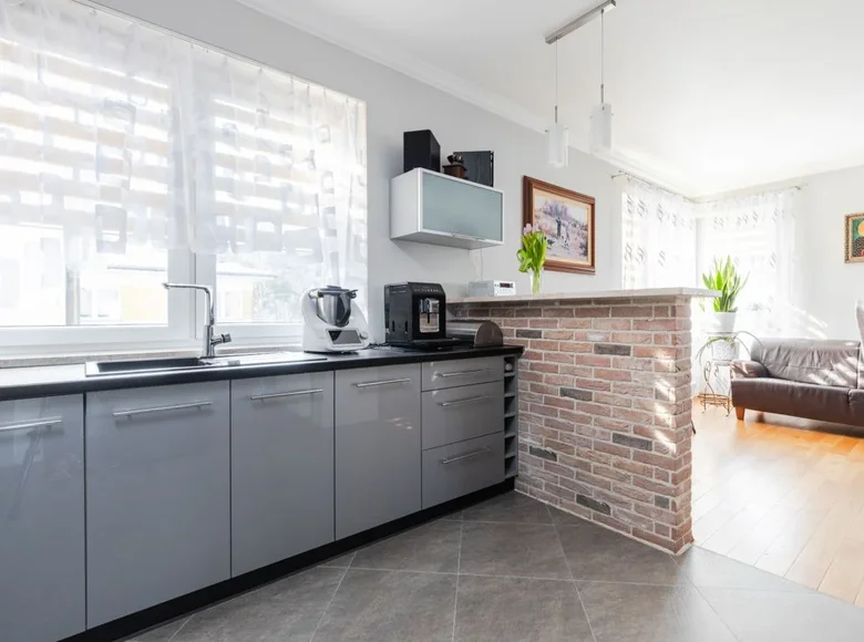 Квартира 3 комнаты 69 м² Марки, Польша