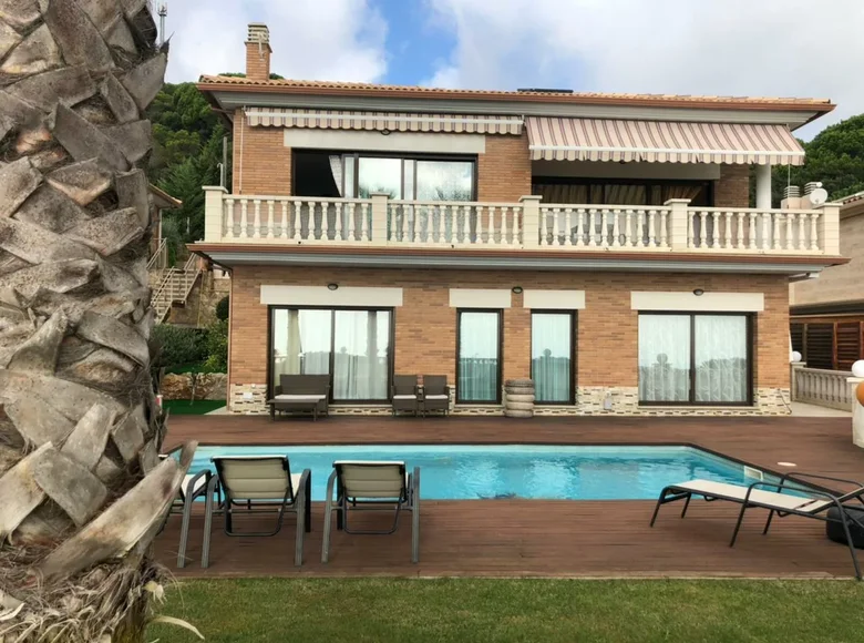 Вилла 4 спальни 330 м² Serrabrava, Испания