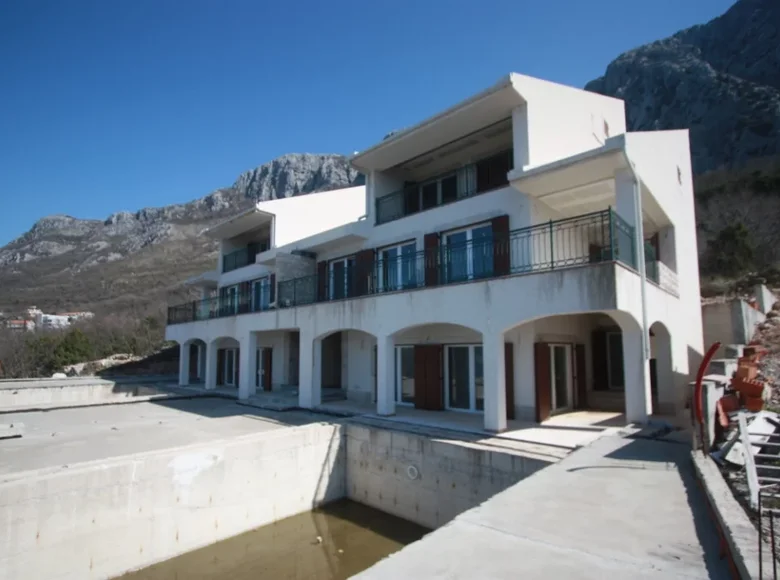 Villa 12 bedrooms 1 100 m² Sveti Stefan, Montenegro