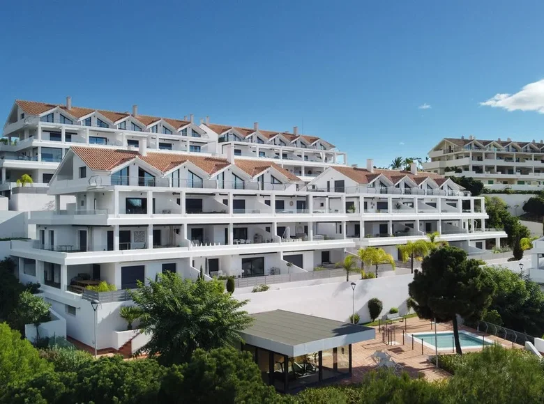 Mieszkanie 2 pokoi 110 m² Benalmadena, Hiszpania