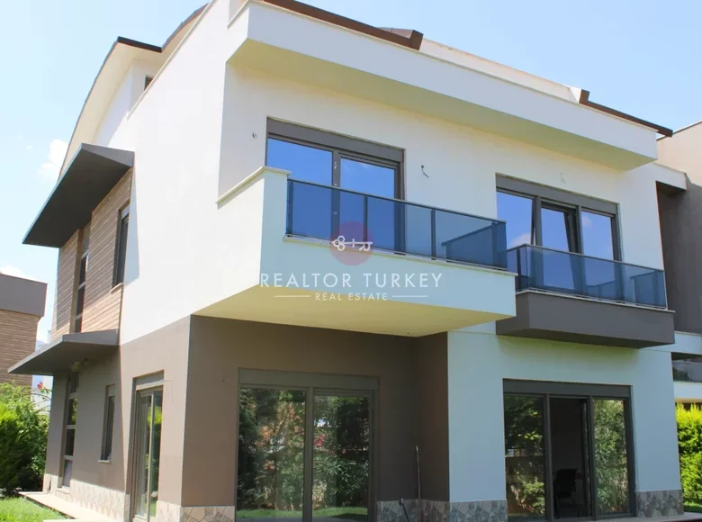 6 bedroom house 300 m² Dosemealti, Turkey