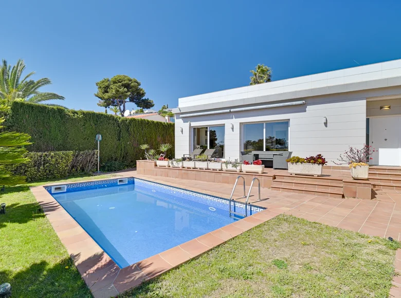 Villa de 4 dormitorios 224 m² Canyelles, Španjolska