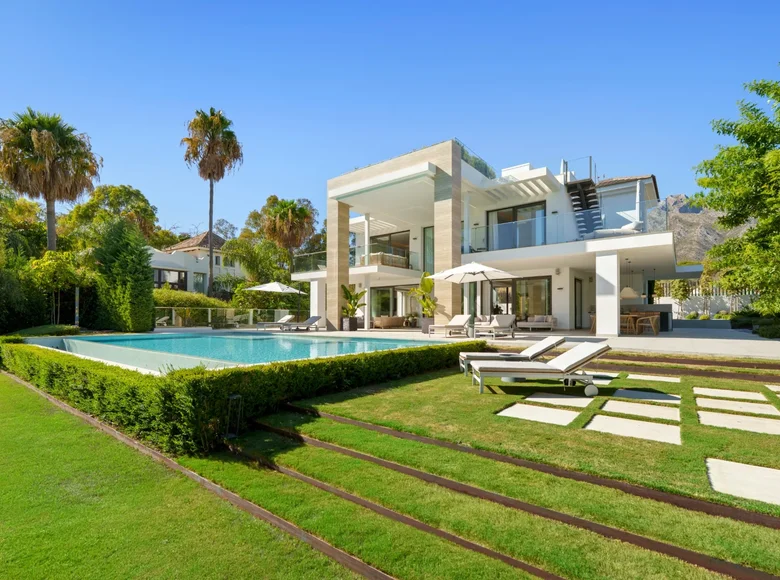 6 bedroom villa 611 m² Marbella, Spain