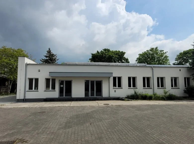 Магазин 873 м² Вжесня, Польша