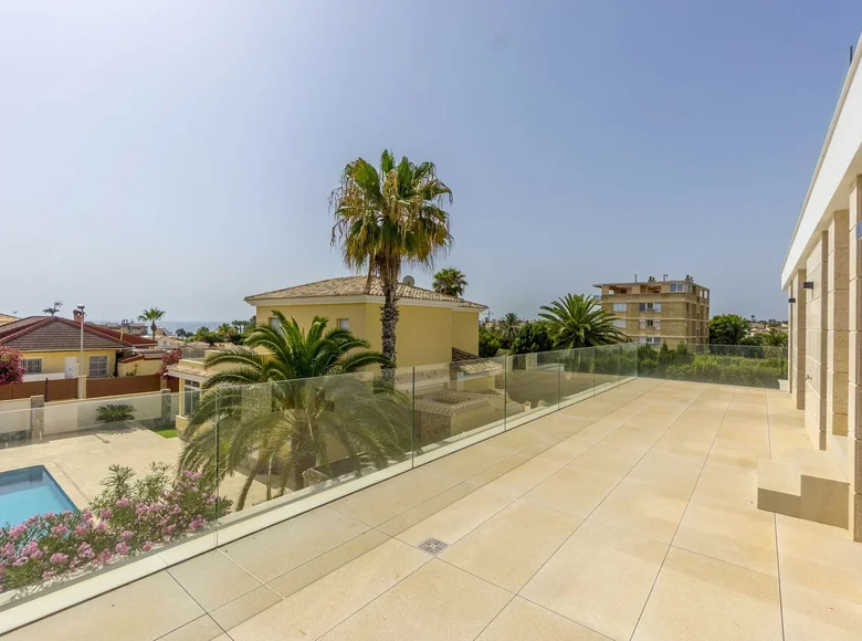 Villa de 4 dormitorios 216 m² Orihuela, Španjolska