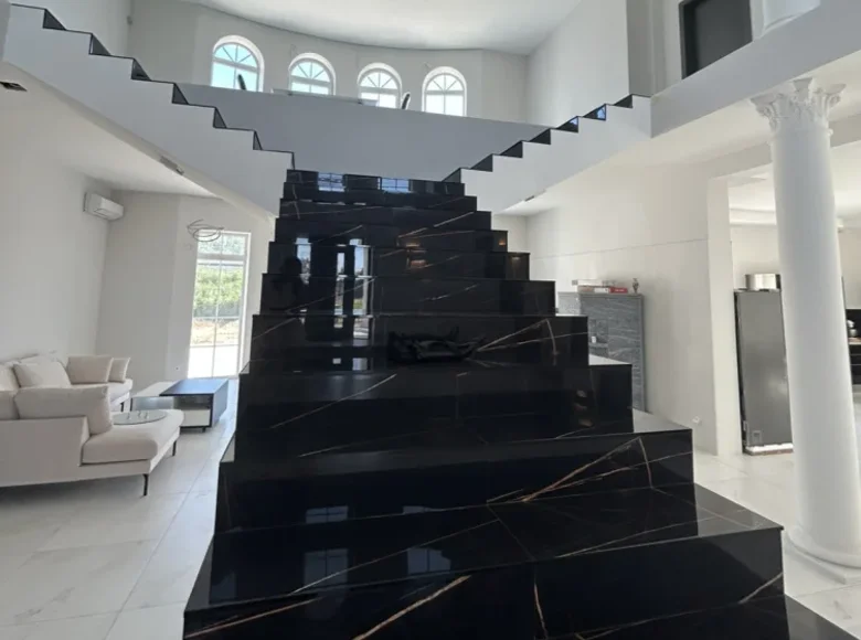 Casa 6 habitaciones 675 m² en Marupe, Letonia