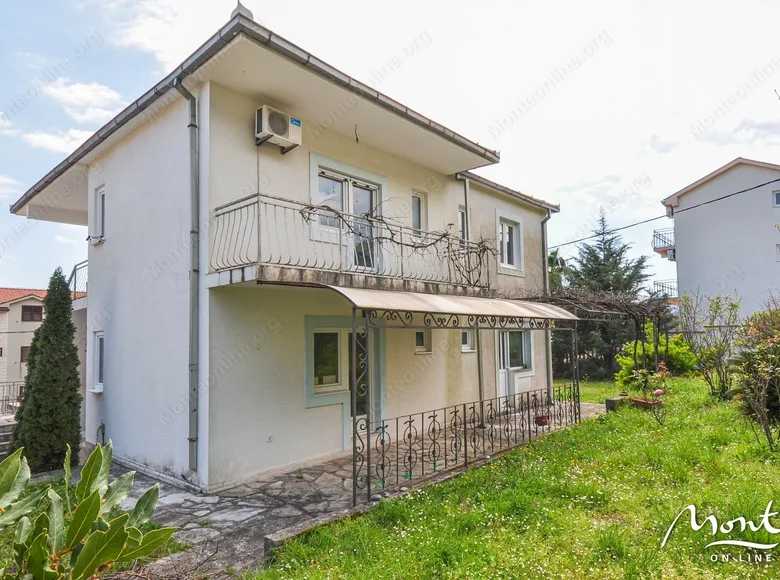 Вилла 4 спальни 181 м² Биела, Черногория