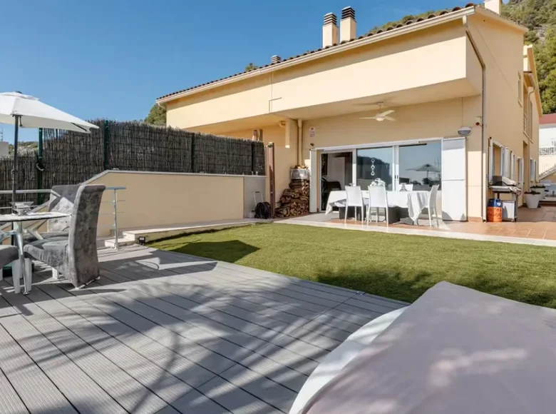 Stadthaus 3 Schlafzimmer 273 m² Sitges, Spanien