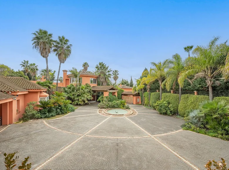 4 bedroom house 640 m² Marbella, Spain