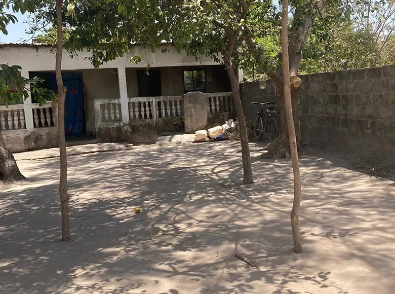 Atterrir  Sanyang, Gambie