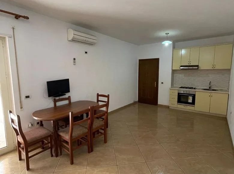 Mieszkanie 2 pokoi 75 m² Bashkia Durres, Albania