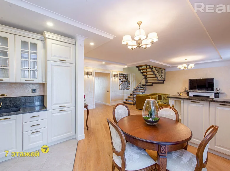 5 room apartment 146 m² Sonyechny, Belarus
