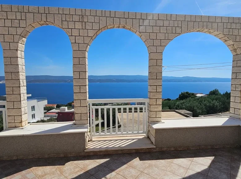 Villa 600 m² Grad Omis, Croatia