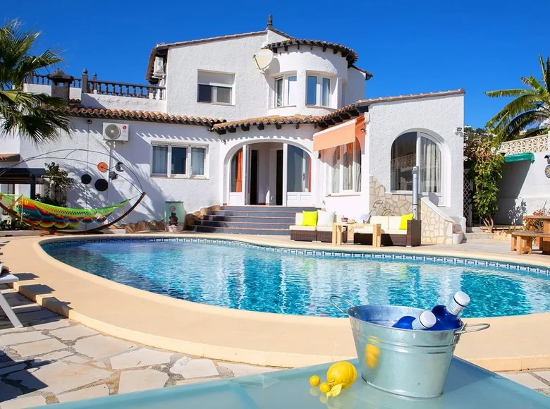 6-Schlafzimmer-Villa 308 m² Teulada, Spanien