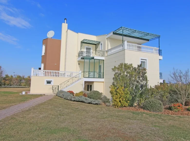 7 room house 442 m² in Thessaloniki, Greece