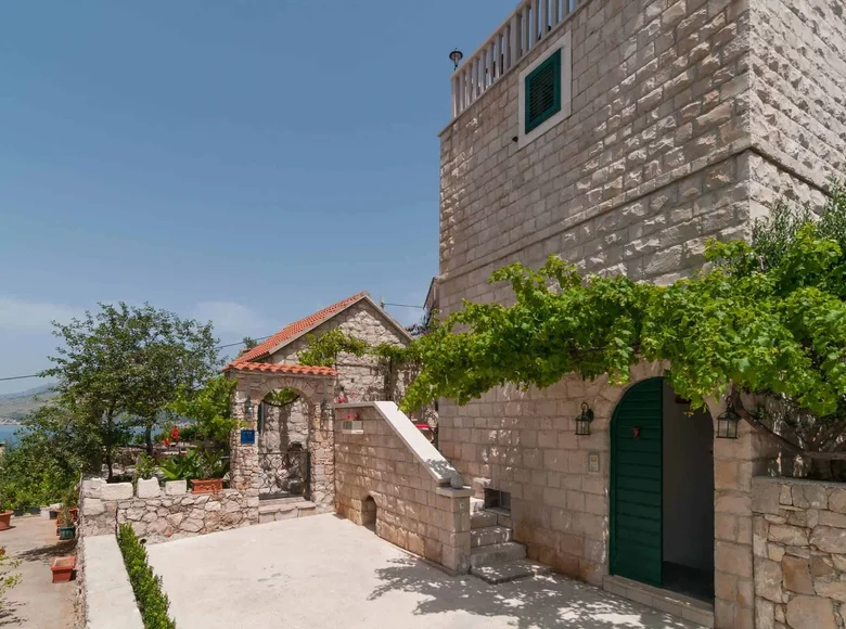 Дом 7 спален 322 м² Омиш, Хорватия