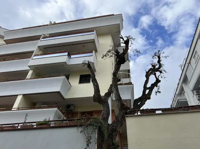 Квартира 3 спальни 150 м² Лацио, Италия
