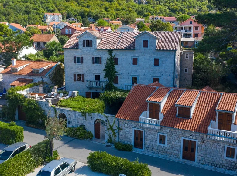 Casa 3 habitaciones 389 m² Dobrota, Montenegro