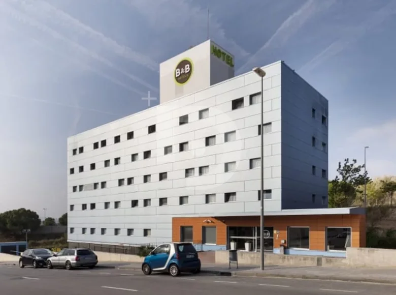Hotel 3 474 m² in Helechosa de los Montes, Spain